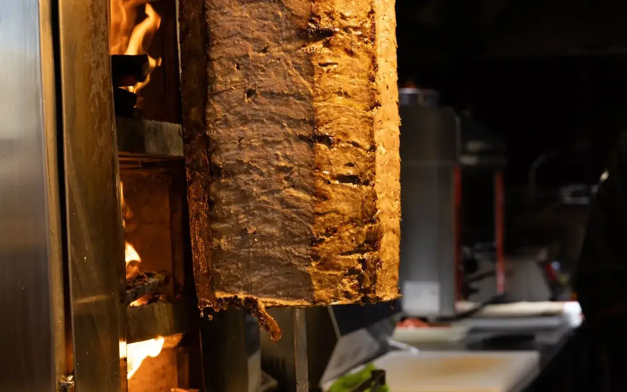 Shawarma Al Mouna concept website — Ottawa shawarma restaurant homepage.
